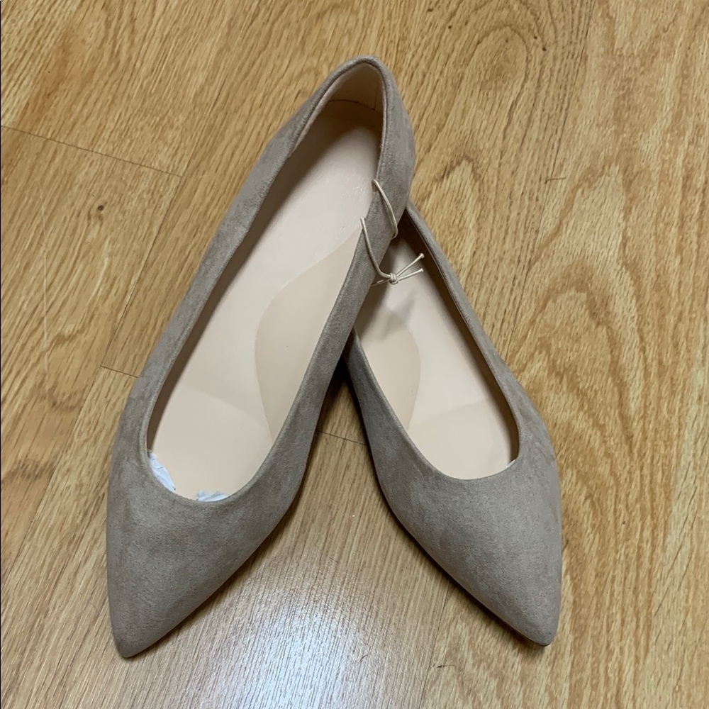 NWT Uniqlo Women's Beige Pointed Flats